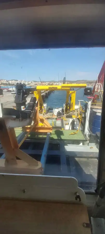 Buque de investigación en venta