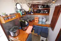 Buque de investigación en venta