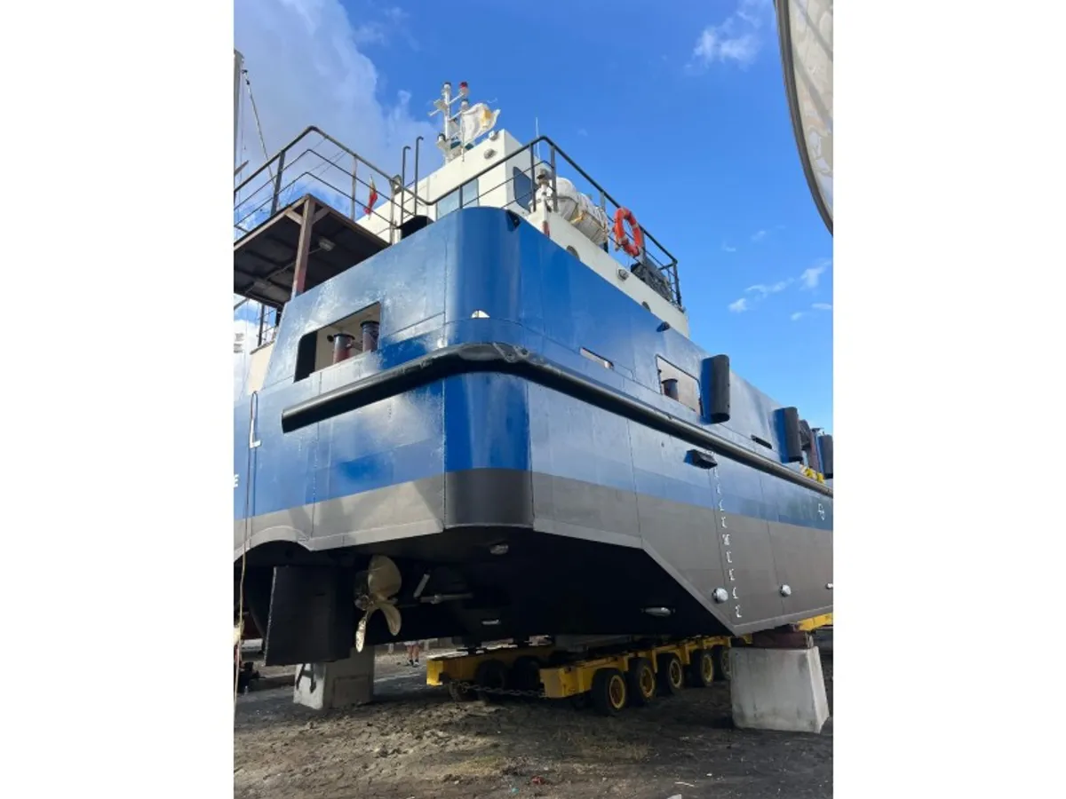Buque portacontenedores en venta