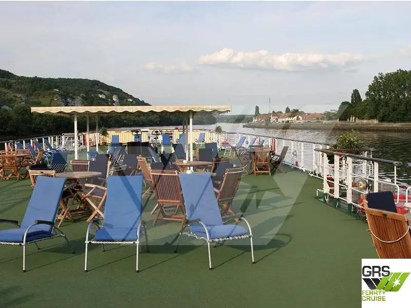 Buque de crucero en venta