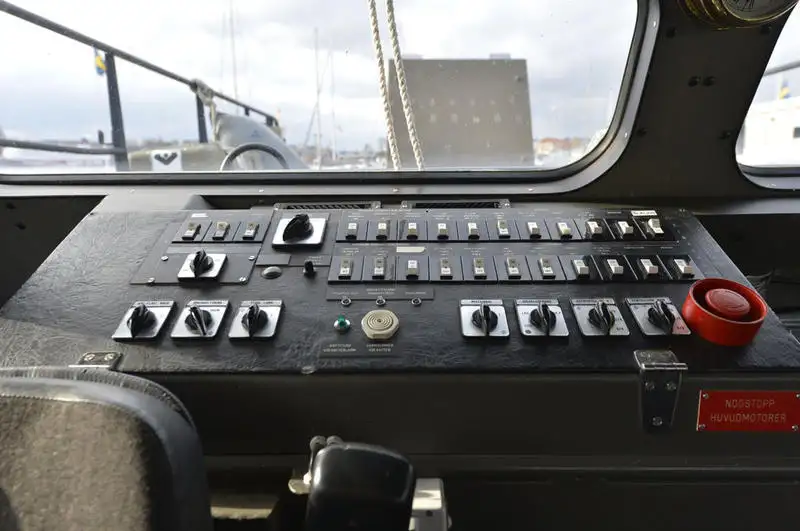 Buques navales/militares en venta