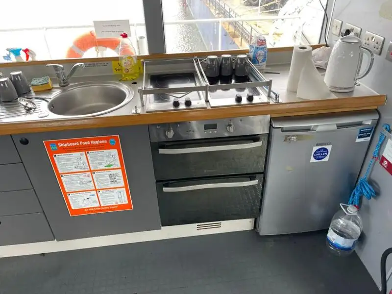 Buque portacontenedores en venta