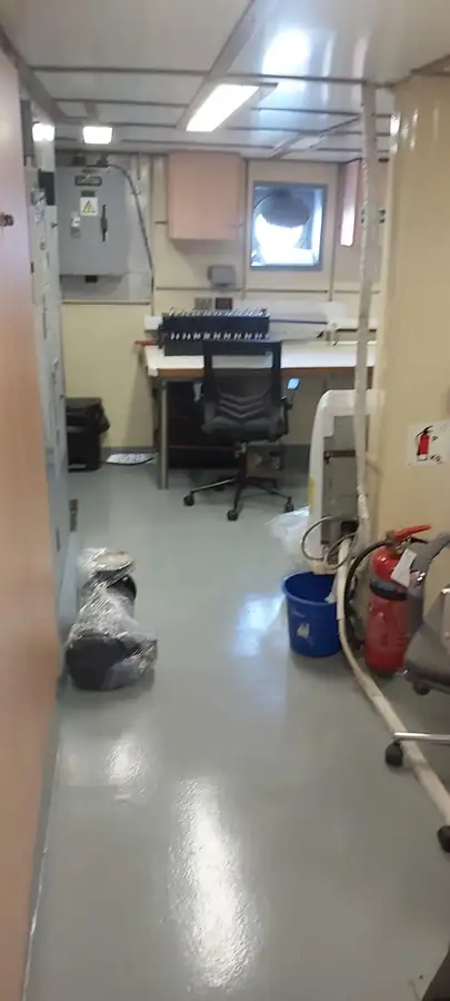Buque de investigación en venta