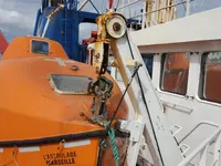 Buque de investigación en venta