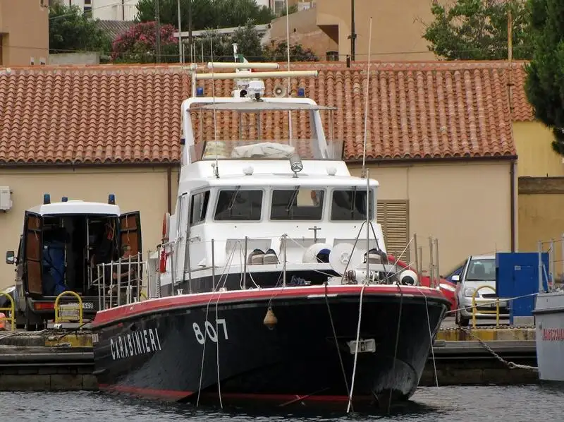 Patrullera en venta