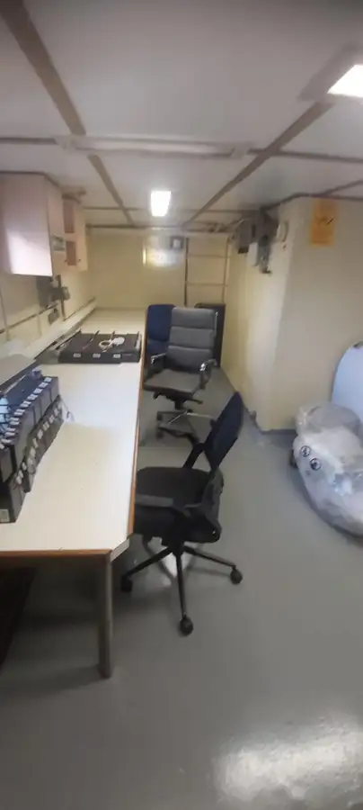 Buque de investigación en venta