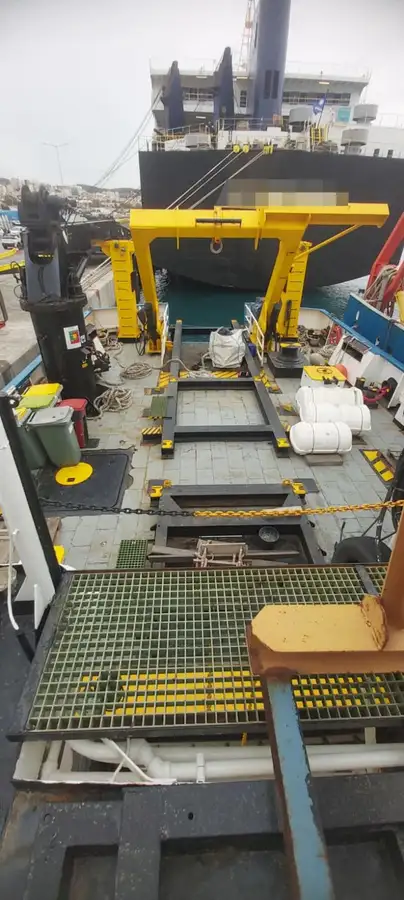 Buque de investigación en venta