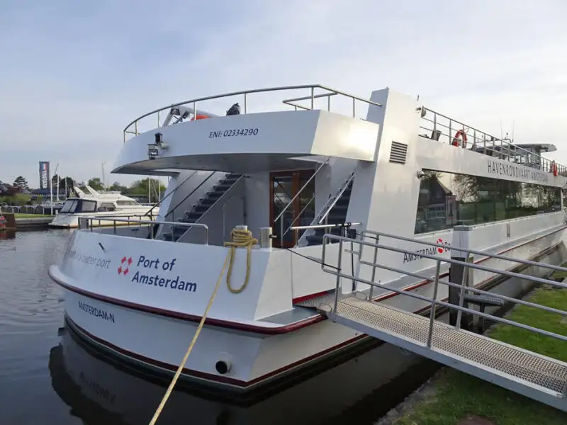 Buque de crucero en venta
