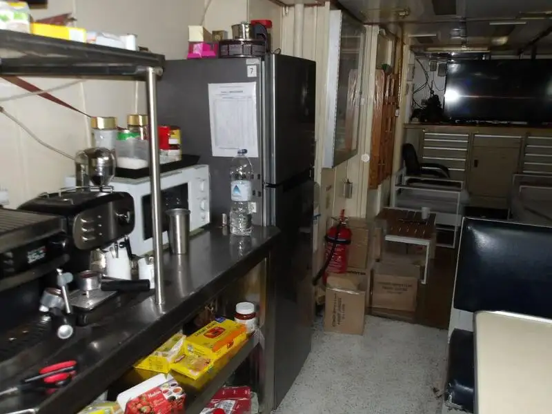 Buque de investigación en venta