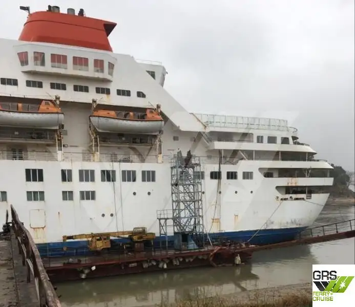 Buque de crucero en venta