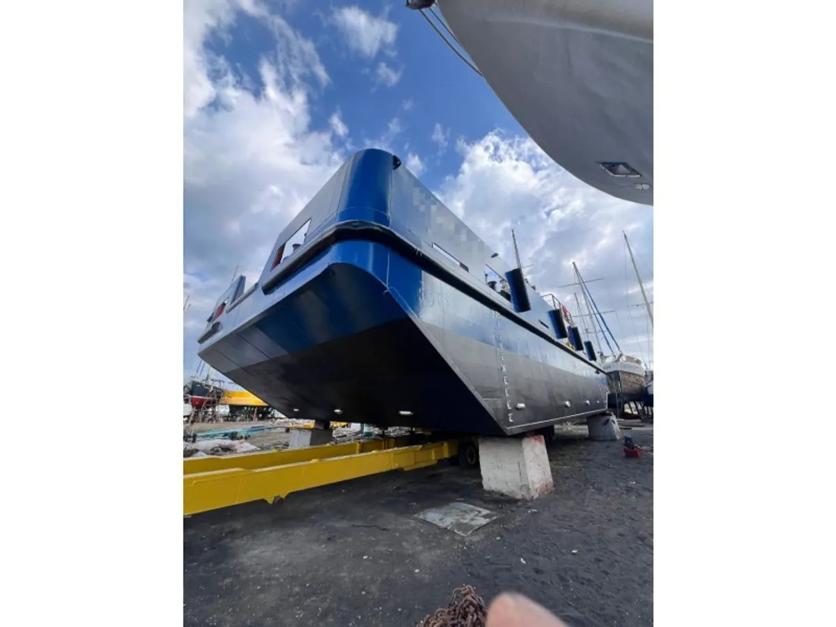 Buque portacontenedores en venta