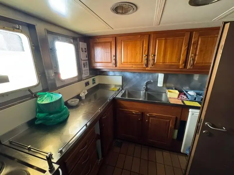 Buque portacontenedores en venta