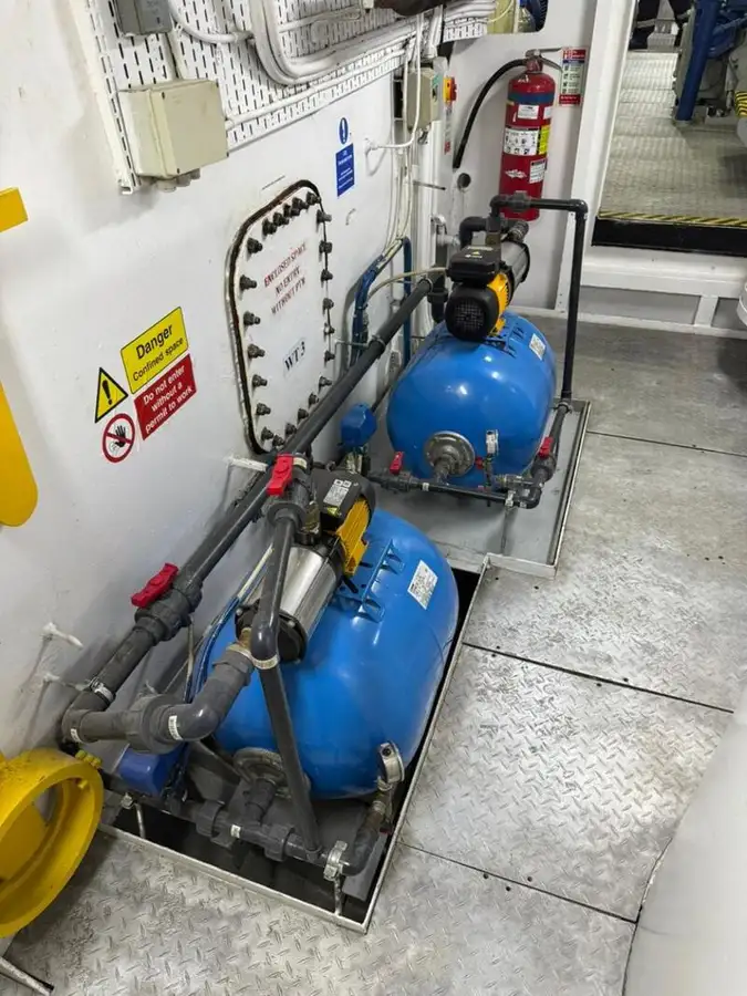 Buque portacontenedores en venta