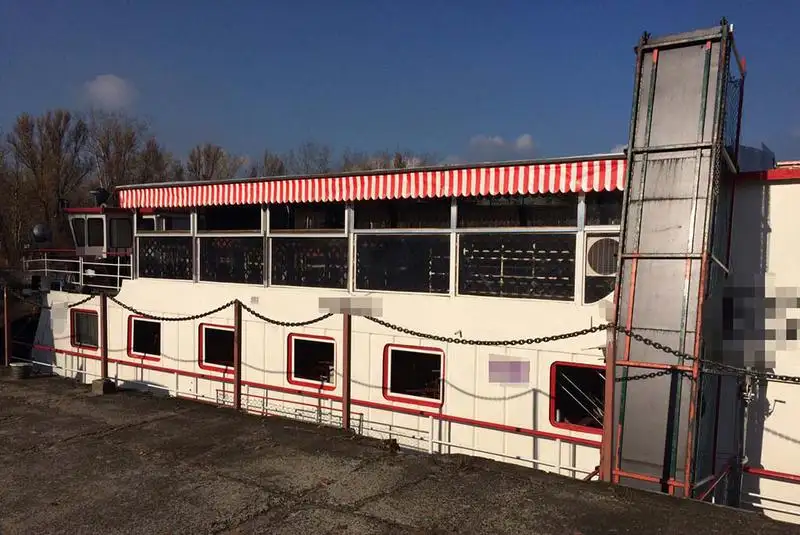 Buque portacontenedores en venta