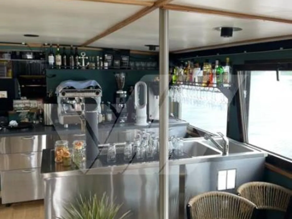 Buque restaurante en venta