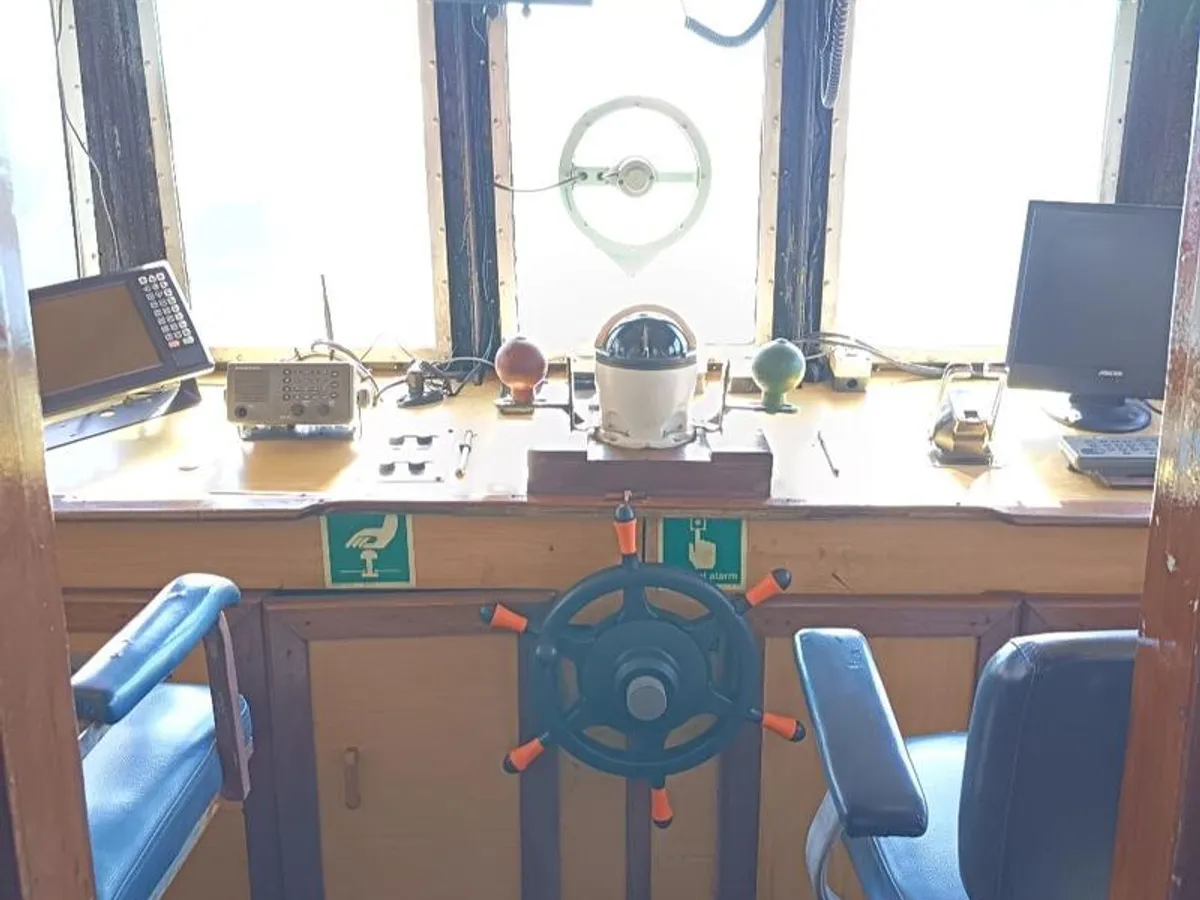 Buque de suministro en venta