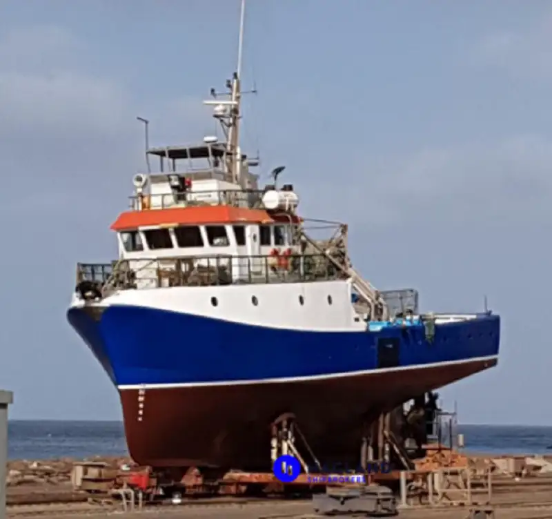 Buque de pesca con redes de cerco en venta