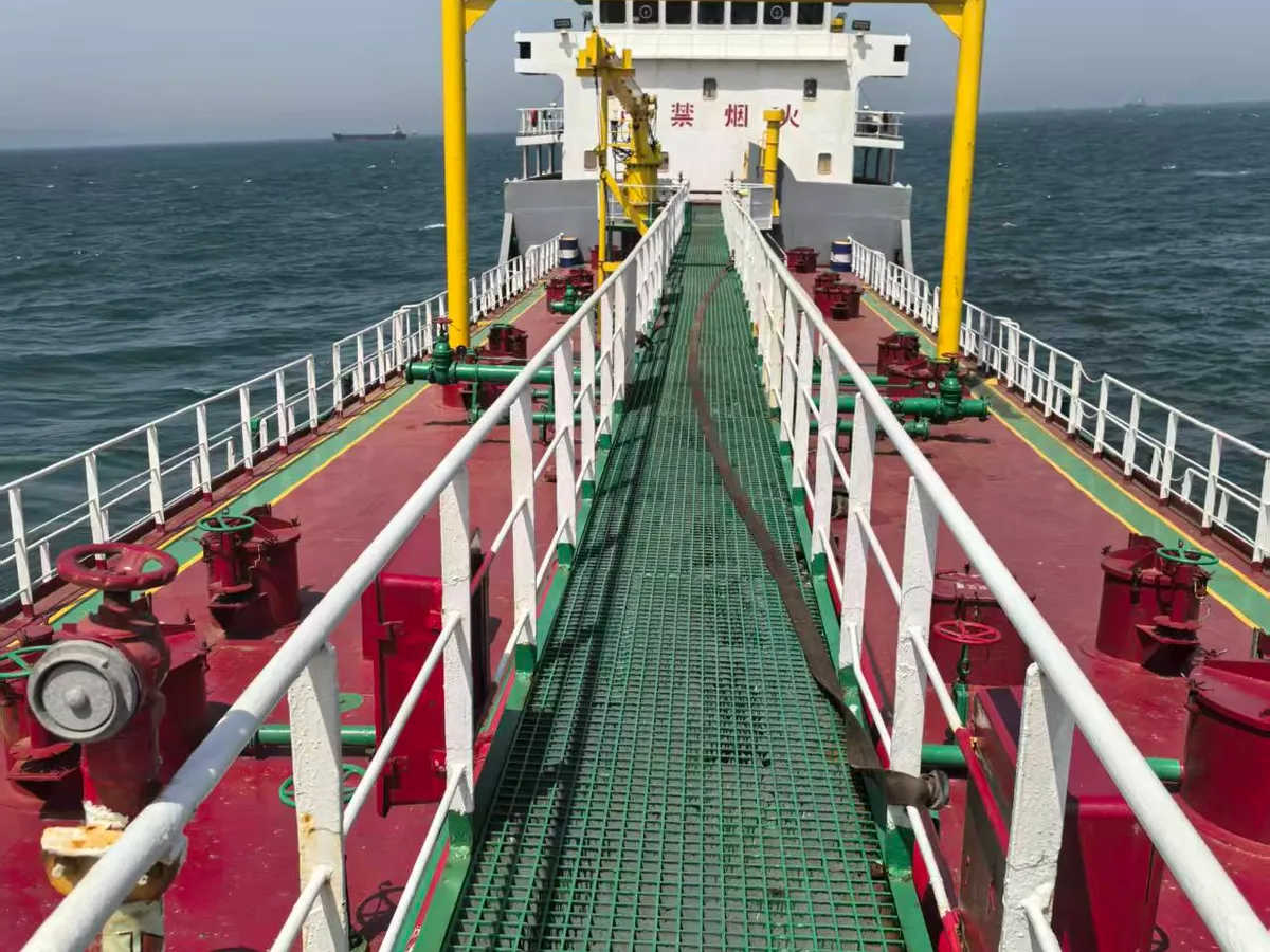 Petrolero de aprovisionamiento en venta