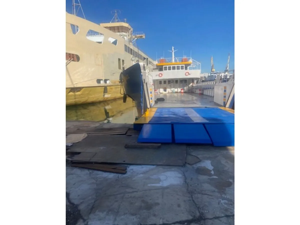 Buque de pasajeros en venta