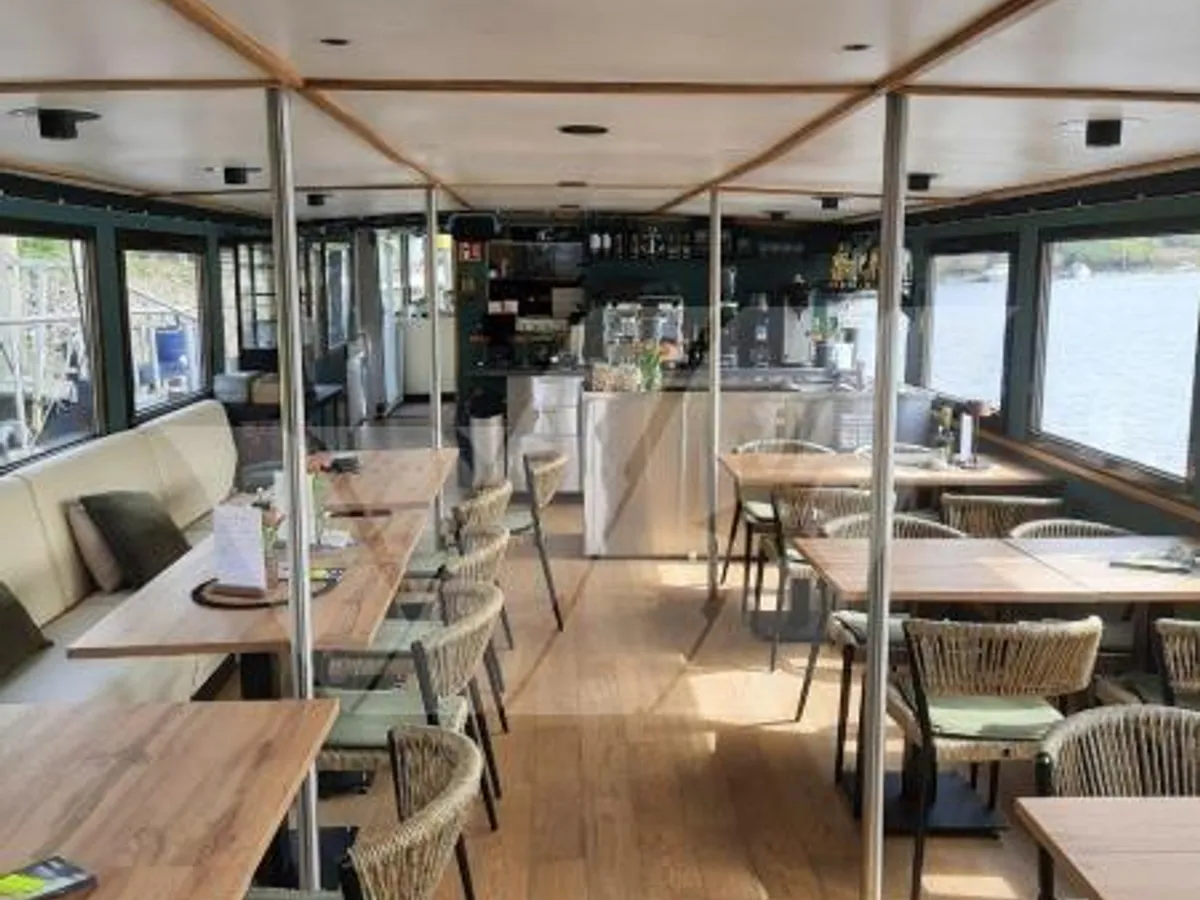 Buque restaurante en venta