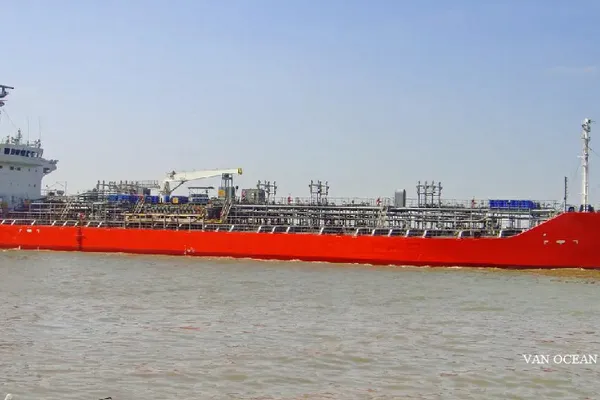 Oil/Chemical tanker for sale