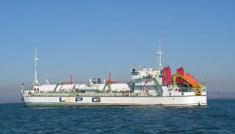 Buque transportador de GNL en venta
