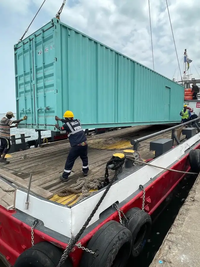 Buque portacontenedores en venta