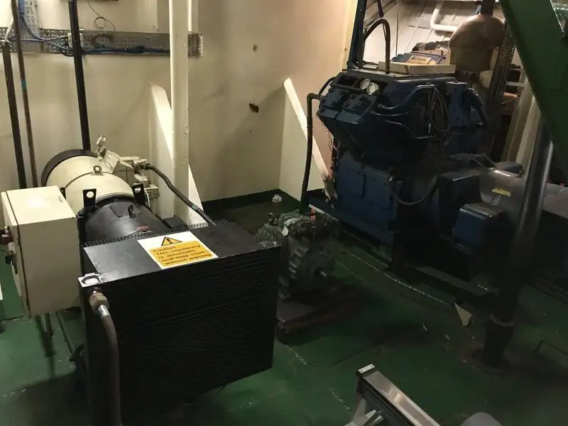 Buque de investigación en venta