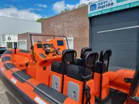 Embarcación neumática rígida en venta