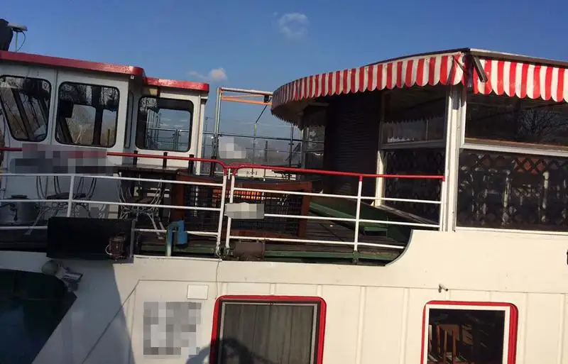 Buque portacontenedores en venta