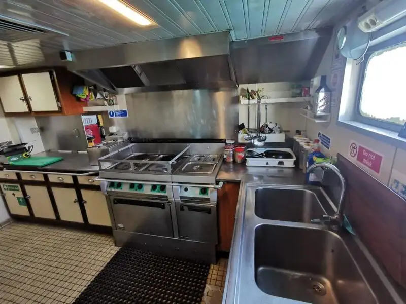 Buque de suministro en venta