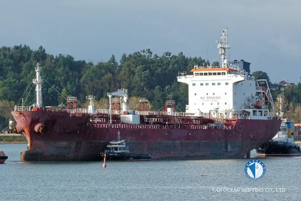 Oil/Chemical tanker for sale