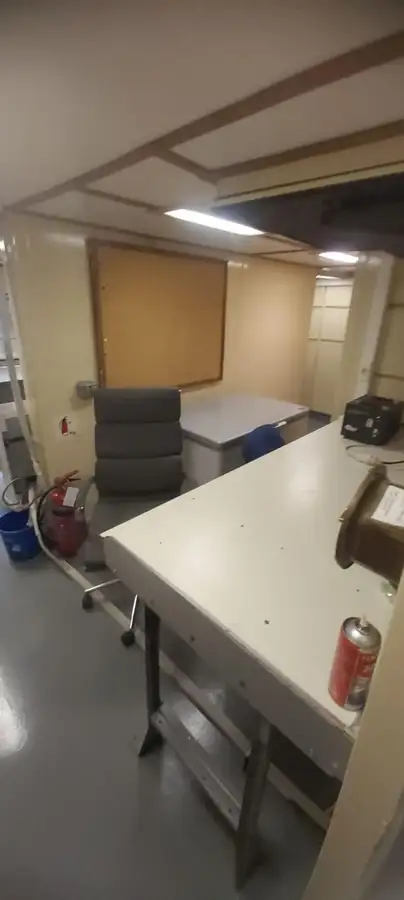 Buque de investigación en venta