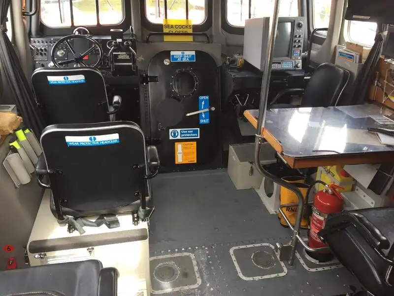 Buque de rescate en venta