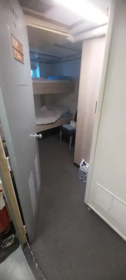 Buque de investigación en venta