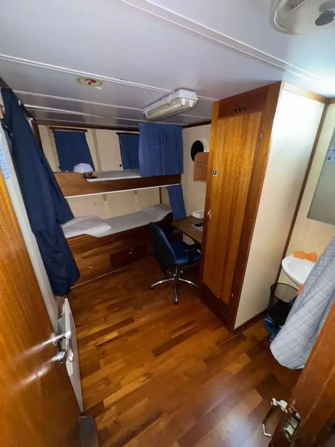 Buque portacontenedores en venta