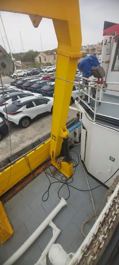 Buque de investigación en venta
