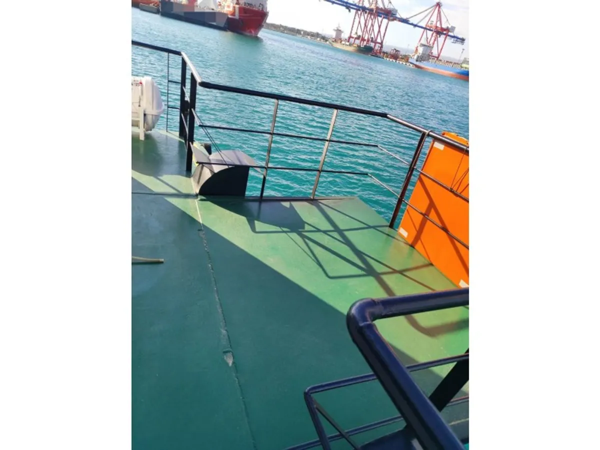 Buque portacontenedores en venta
