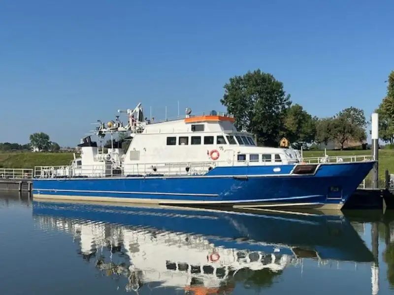 Patrullera en venta