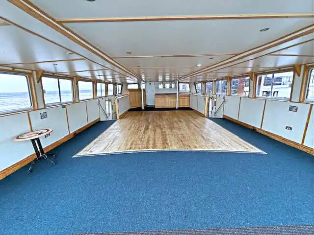 Buque de pasajeros en venta