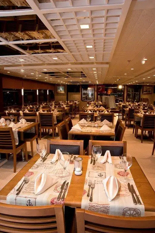 Buque restaurante en venta