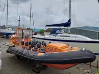 Embarcación neumática rígida en venta