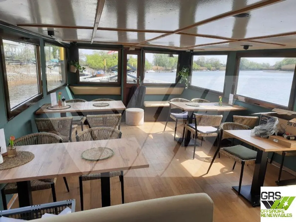 Buque restaurante en venta