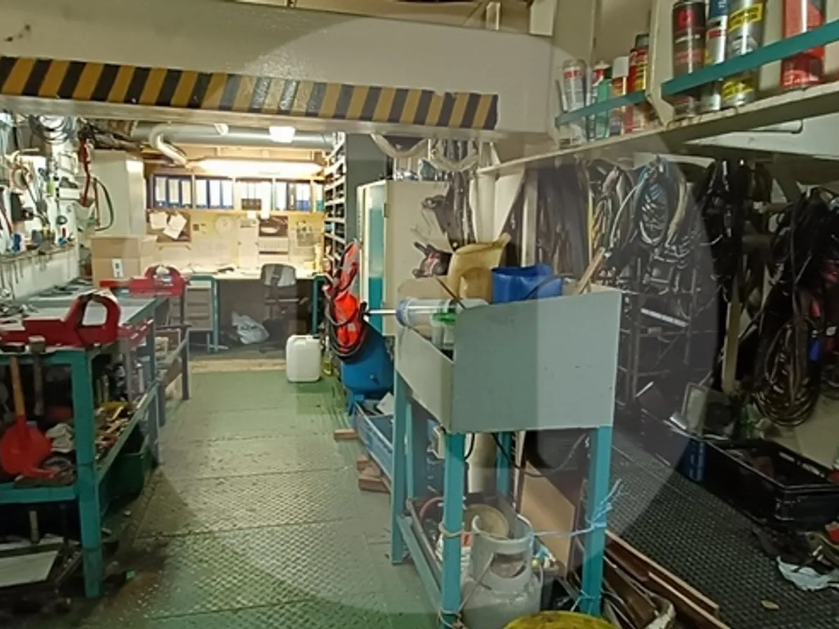 Buque grúa en venta