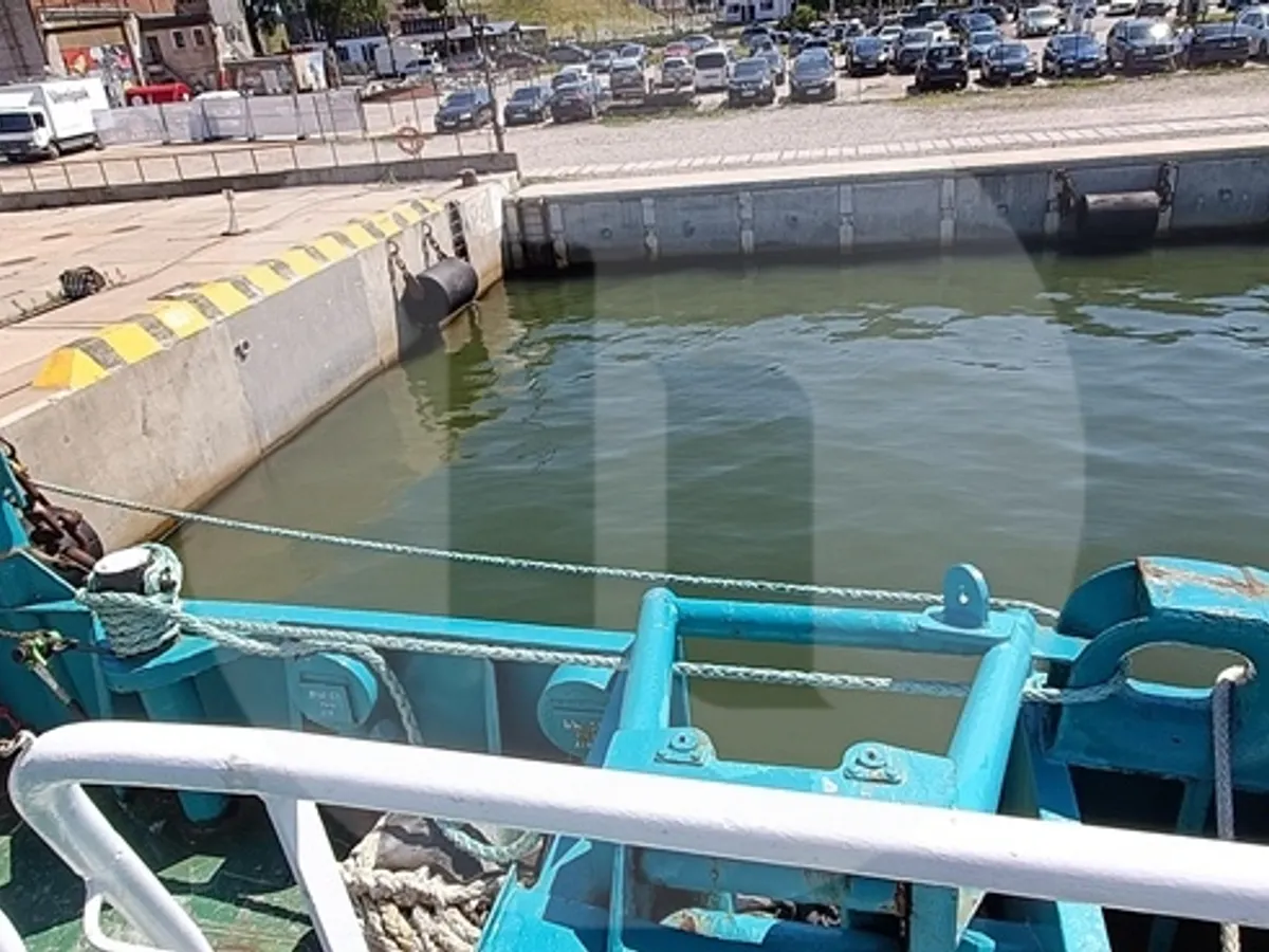 Buque grúa en venta