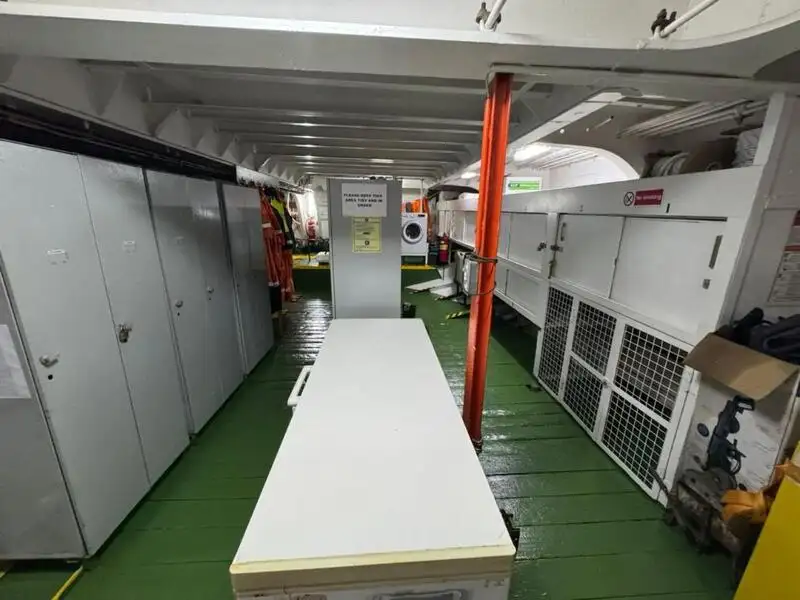Buque portacontenedores en venta