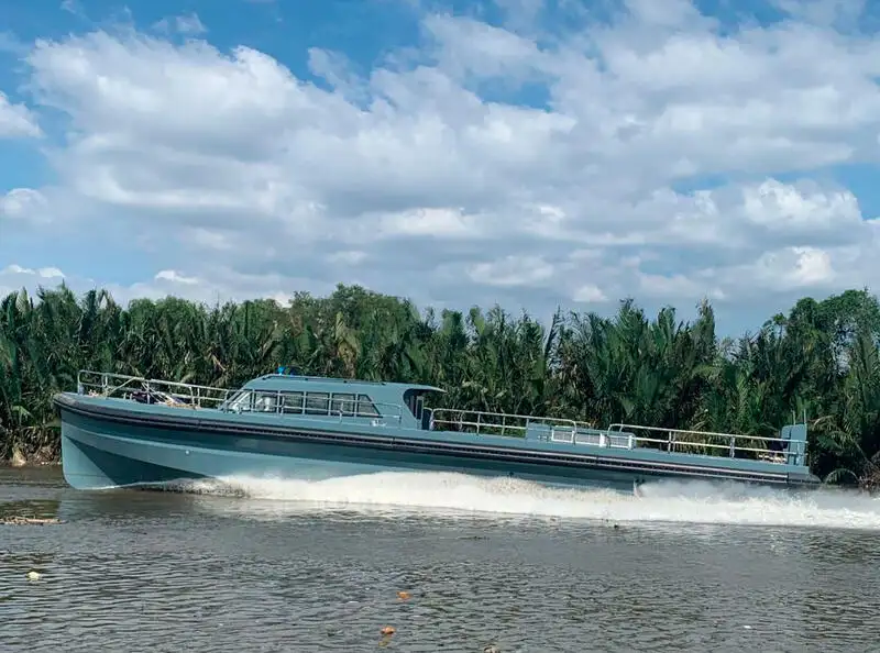 Barco de tripulación en venta