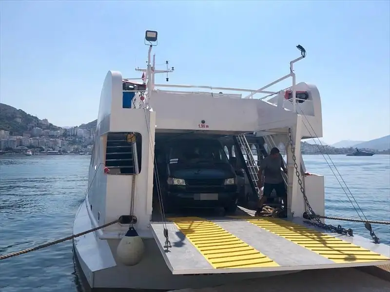 Barco RoPax en venta