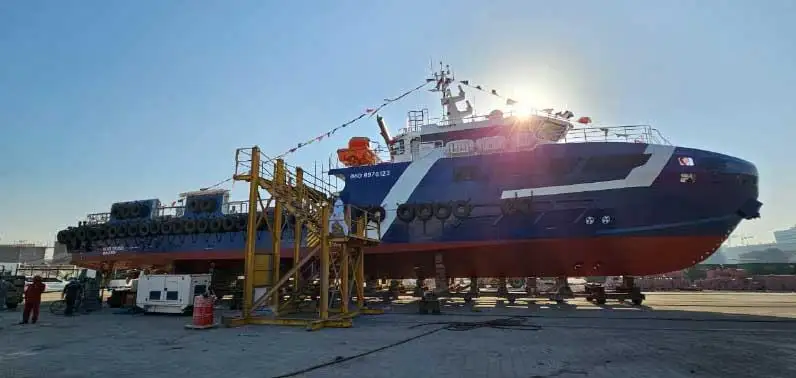 Barco de tripulación en venta