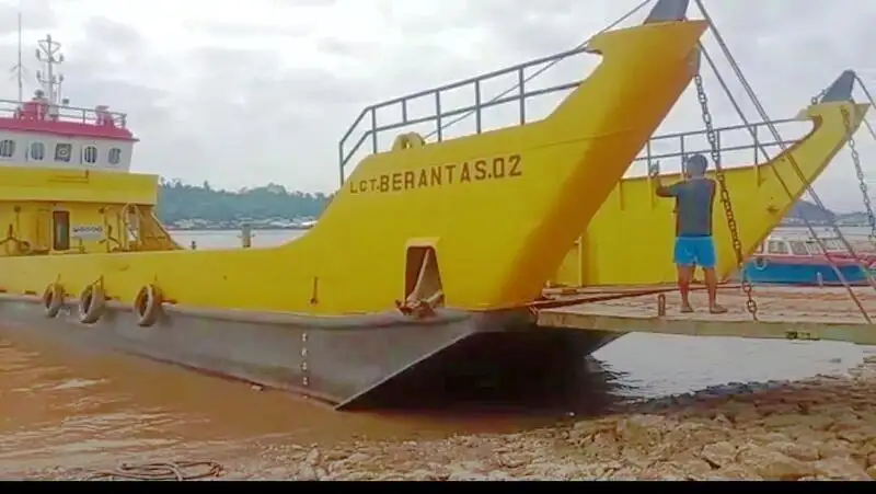 Lancha de desembarco, tanque en venta